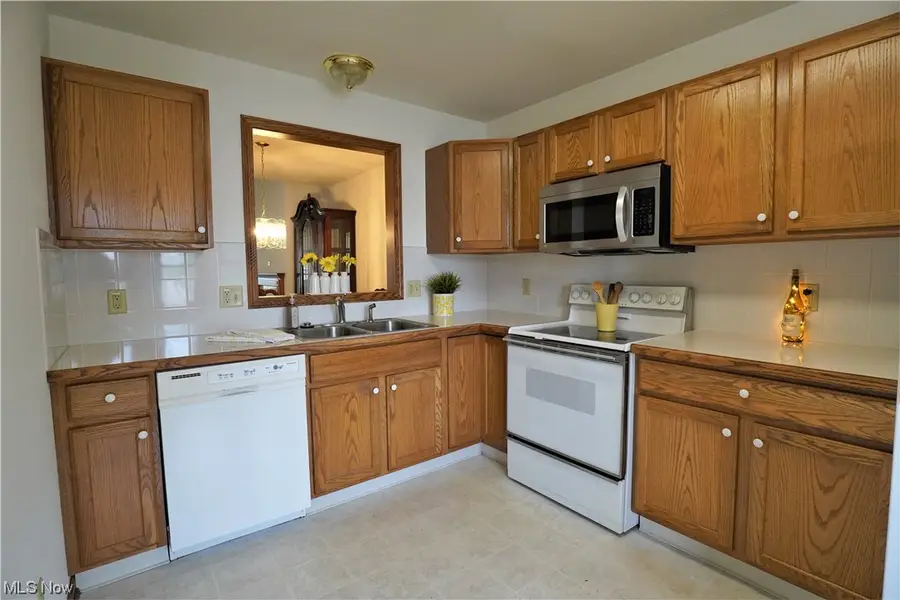 2518 Woodlawn Nw Circle #42A, Canton, OH 44708 - #3