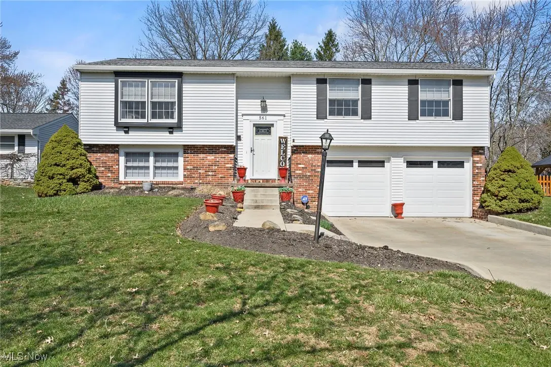 561 Falling Oaks Drive, Medina, OH 44256 - #1