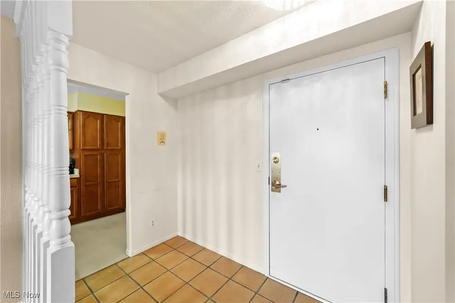 2112 Acacia Park Drive #524, Lyndhurst, OH 44124 - Image #3