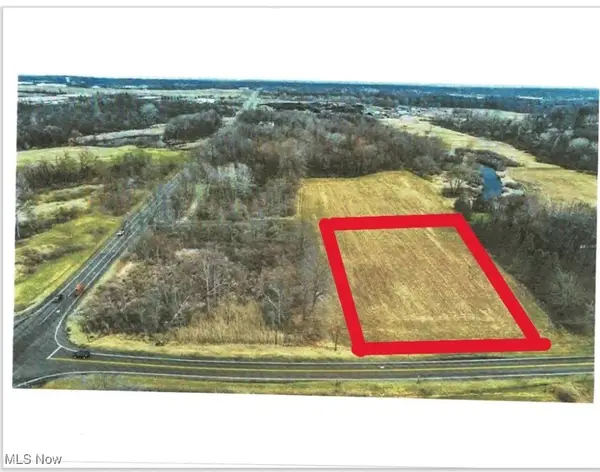 8156 Lake O'springs Nw Avenue, Canton, OH 44720