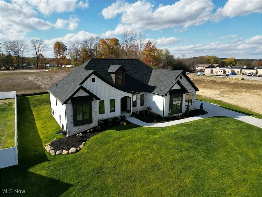 542 Lakewood E Drive, Canal Fulton, OH 44614 - Image #2