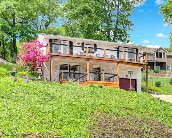 121 W Mohawk Drive, Malvern, OH 44644