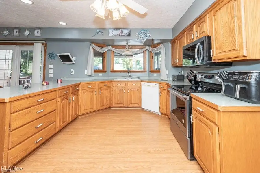 908 Sand Lot Circle, Louisville, OH 44641 - Image #3