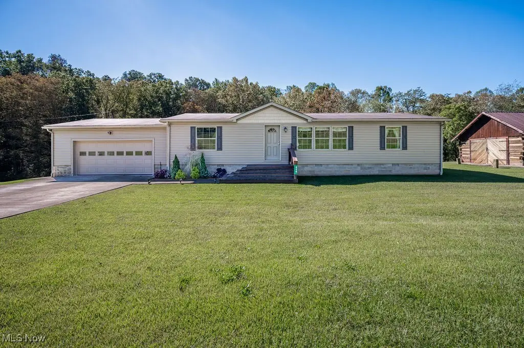 556 Little Kanawha Pkwy, Elizabeth, WV 26143 - Image #1