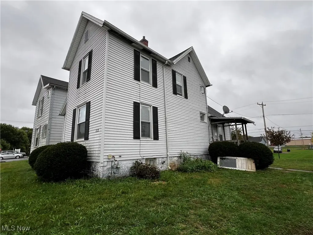 223 Pine Street, Coshocton, OH 43812 - Image #1