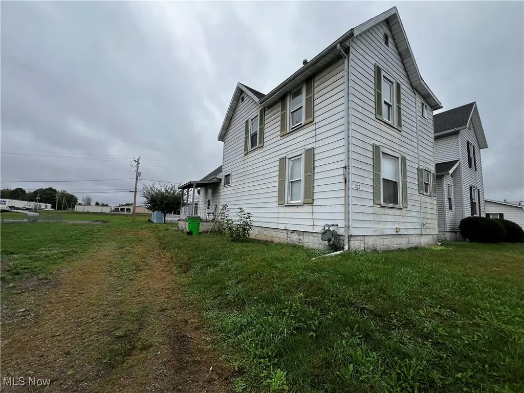 227 Pine Street, Coshocton, OH 43812 - Image #1