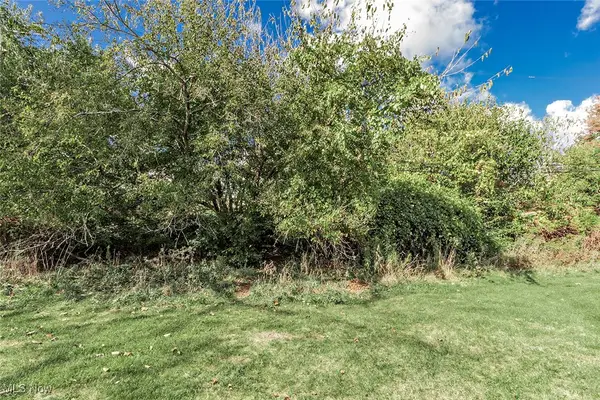 V/l Clareshire Drive, North Olmsted, OH 44070