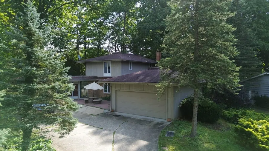17571 Merry Oaks Trail, Chagrin Falls, OH 44023 - Image #2