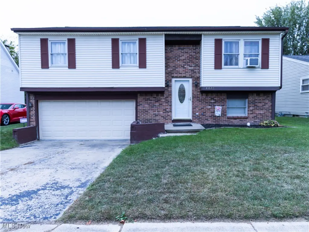 4425 Oak Creek Lane, Toledo, OH 43615 - Image #1