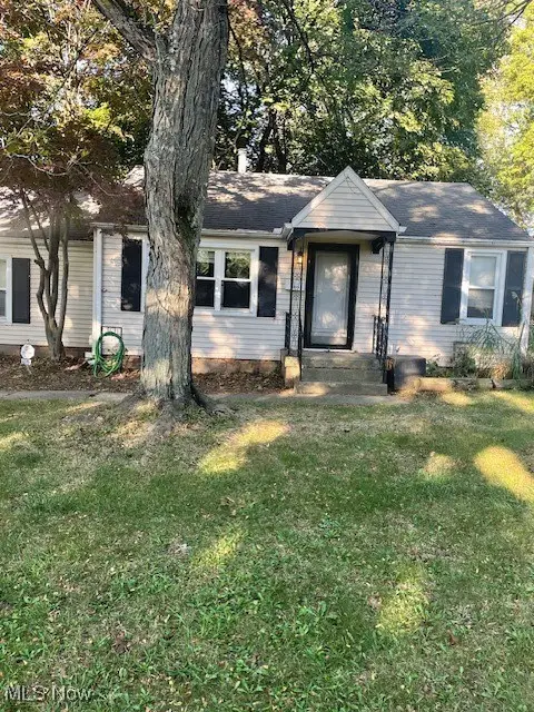 1015 Lois Nw Avenue, North Canton, OH 44720 - Image #1