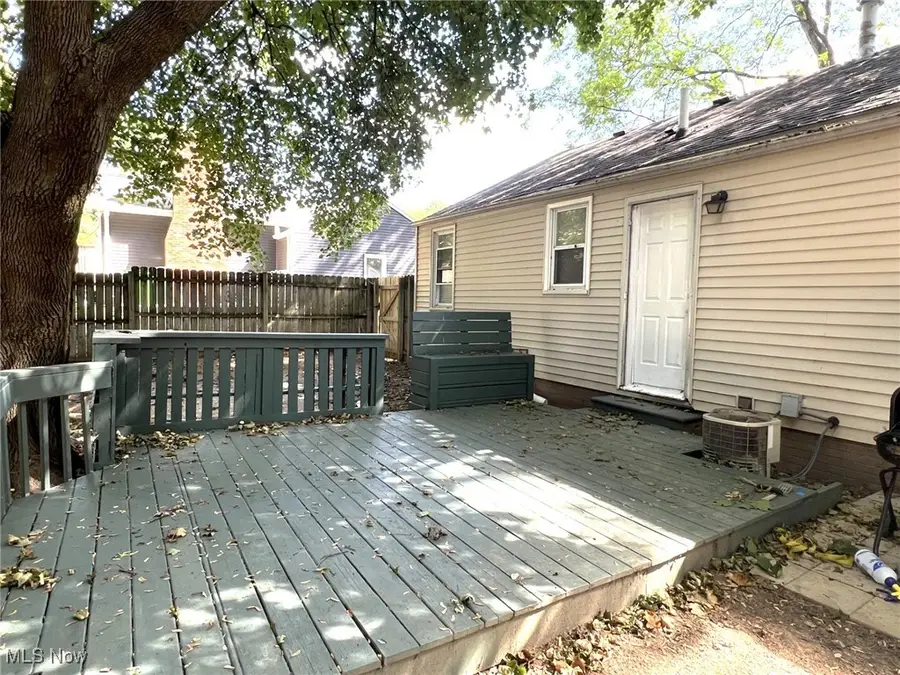 1015 Lois Nw Avenue, North Canton, OH 44720 - Image #3