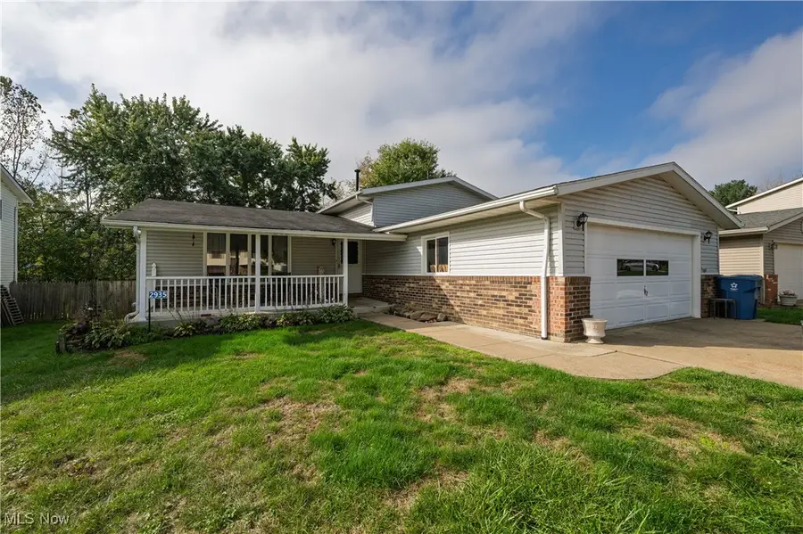 2935 Farmington Sw Circle, Canton, OH 44706 - Image #2