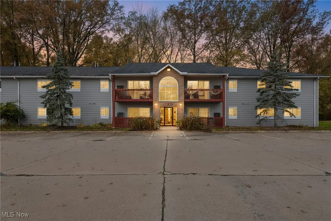 27097 Oakwood Circle #208Z, Olmsted Township, OH 44138 - Image #1