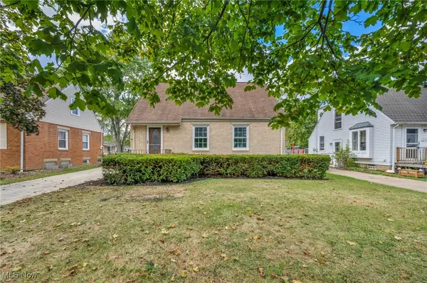 334 Hawthorne St, Elyria, OH 44035