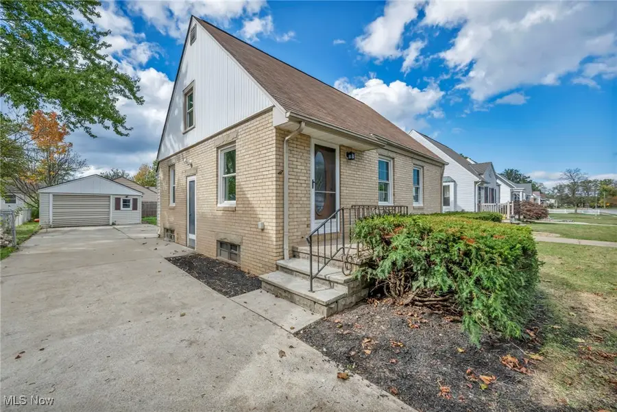 334 Hawthorne St, Elyria, OH 44035 - Image #3