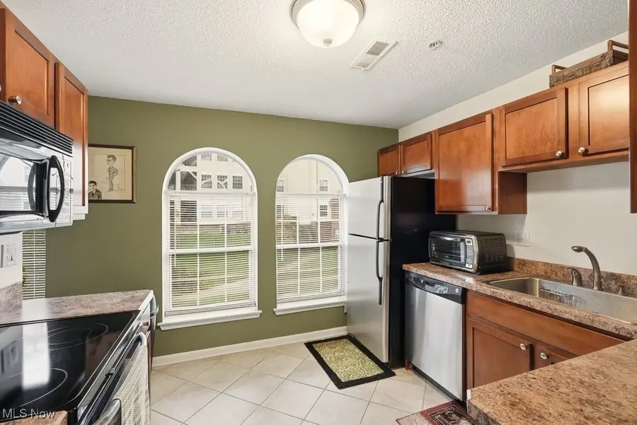 180 Fox Hollow Drive #105, Mayfield Heights, OH 44124 - Image #2