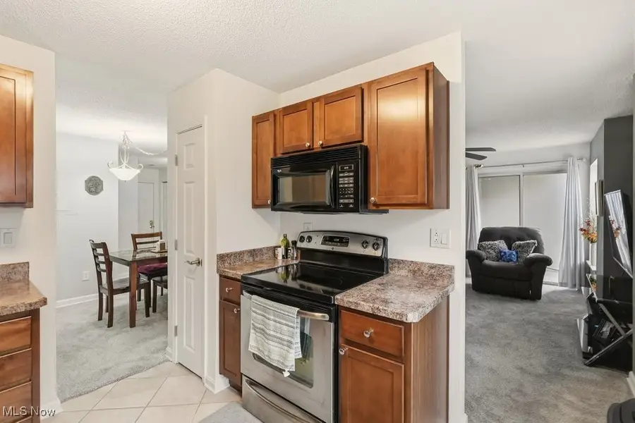 180 Fox Hollow Drive #105, Mayfield Heights, OH 44124 - Image #3