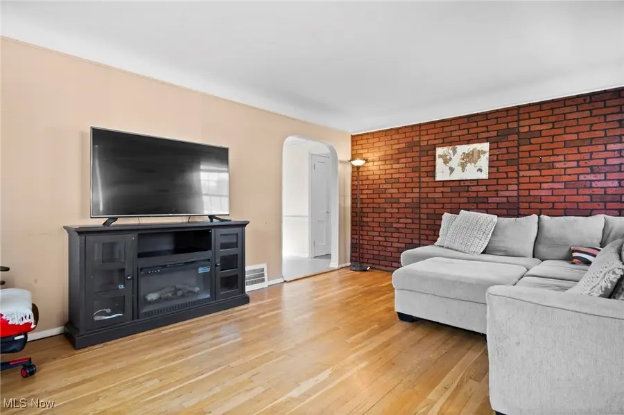 23205 Clifford Drive, North Olmsted, OH 44070 - Image #2