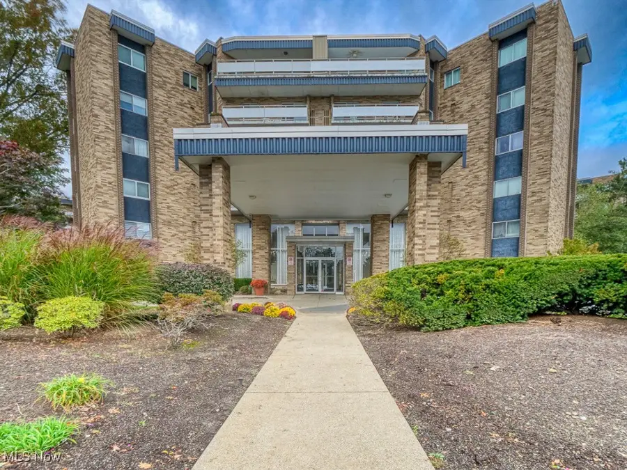 2112 Acacia Park Drive #319, Lyndhurst, OH 44124 - Image #2