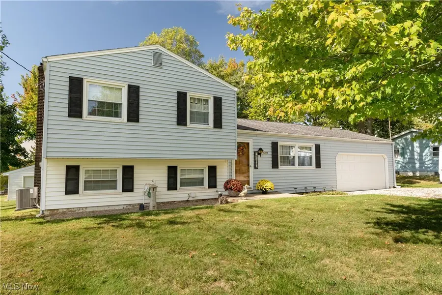 7709 Brownwood Nw Avenue, Canal Fulton, OH 44614 - Image #2