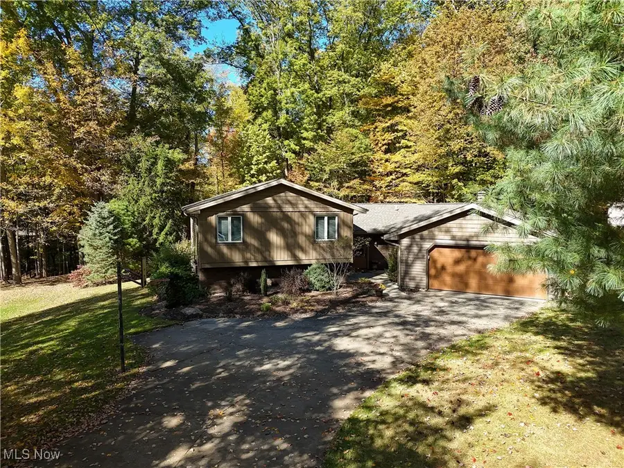 8266 Pebble Creek Court, Chagrin Falls, OH 44023 - Image #2