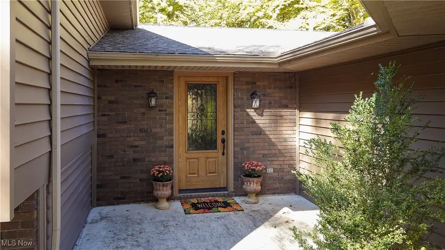 8266 Pebble Creek Court, Chagrin Falls, OH 44023 - Image #3