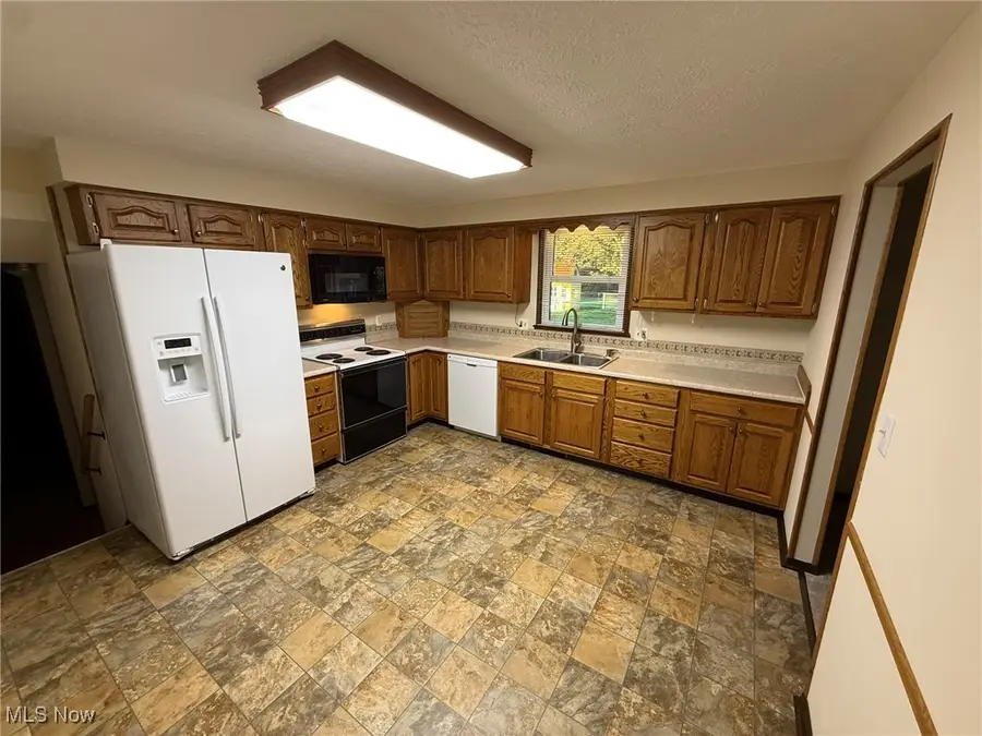 1273 Concord Se Circle, New Philadelphia, OH 44663 - Image #2