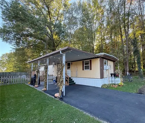 67 Oakwood Drive, Beloit, OH 44609