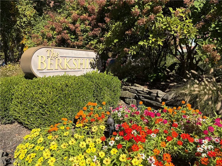 11820 Edgewater Drive #421, Lakewood, OH 44107 - Image #2