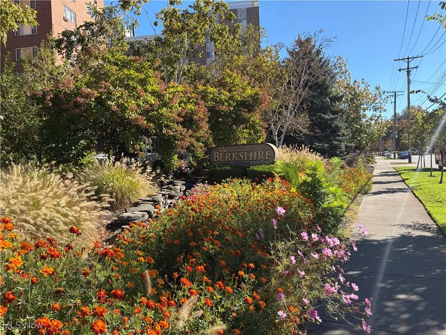 11820 Edgewater Drive #421, Lakewood, OH 44107 - Image #3