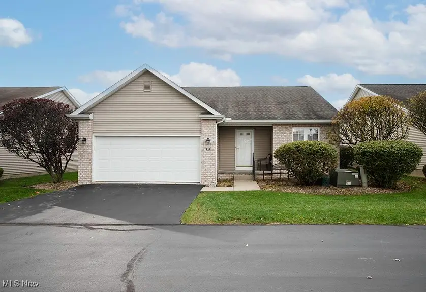 27 Danbury Nw Court, Warren, OH 44481 - Image #1