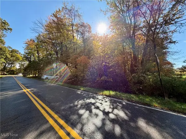 Huckleberry Nw Street, North Canton, OH 44720