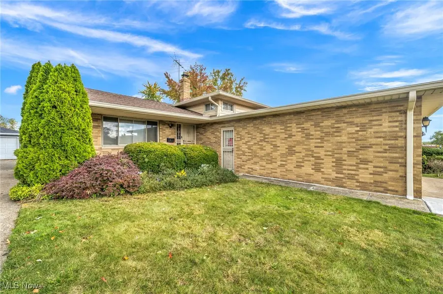 15809 Dunbury Drive, Maple Heights, OH 44137 - Image #2