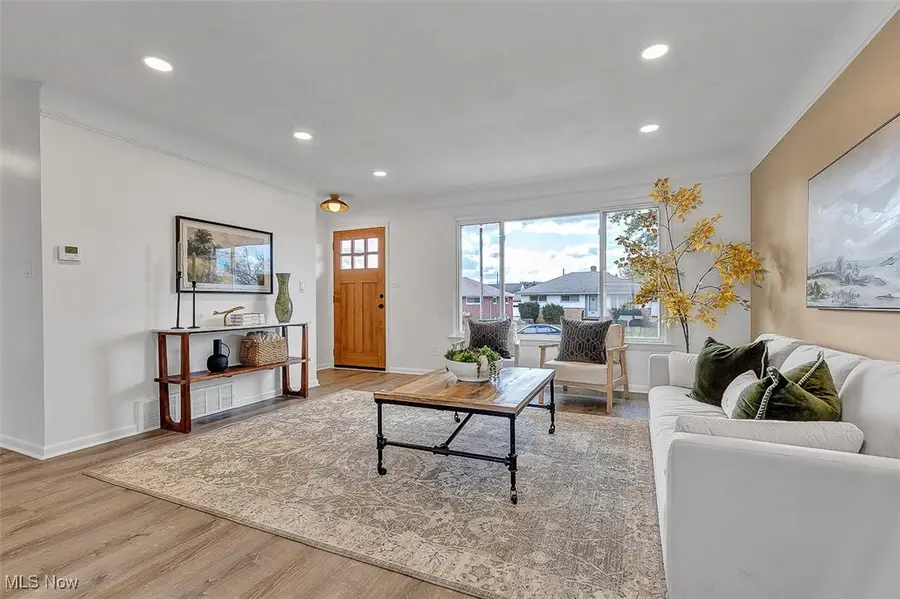 15809 Shirley Avenue, Maple Heights, OH 44137 - Image #2