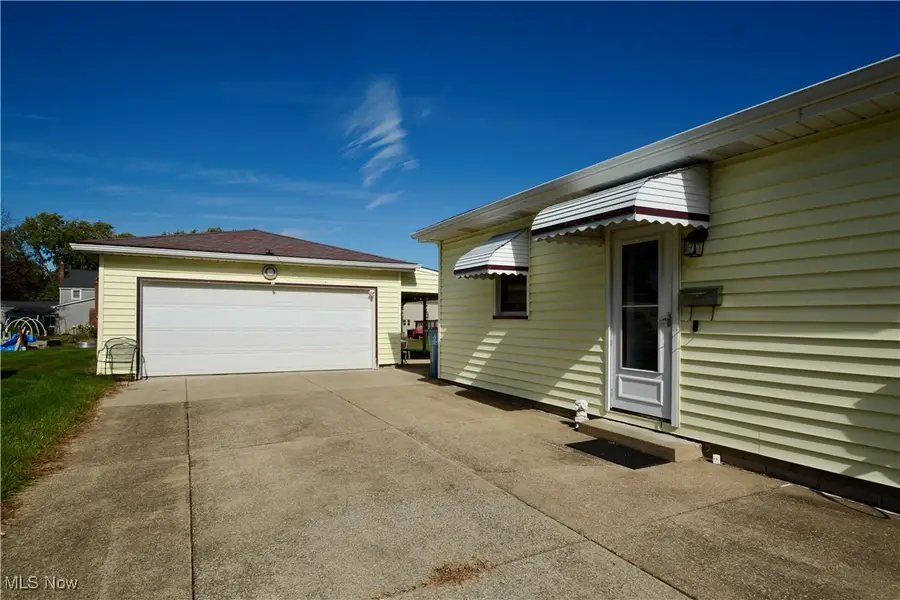 525 W Omar Street, Struthers, OH 44471 - Image #2