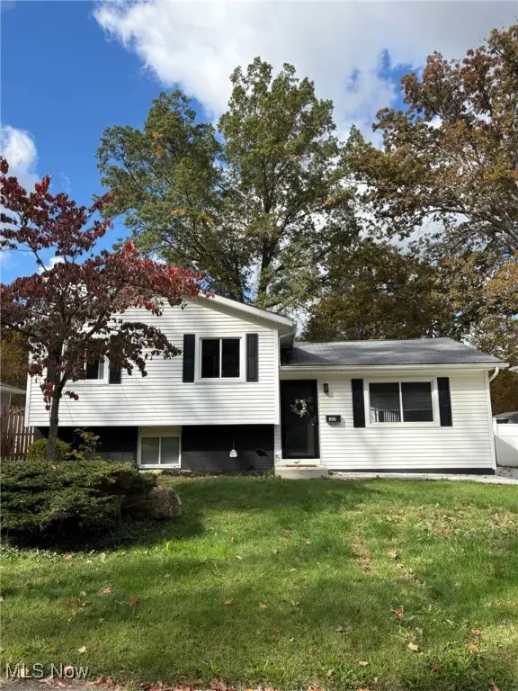 1054 Karen Drive, Akron, OH 44313