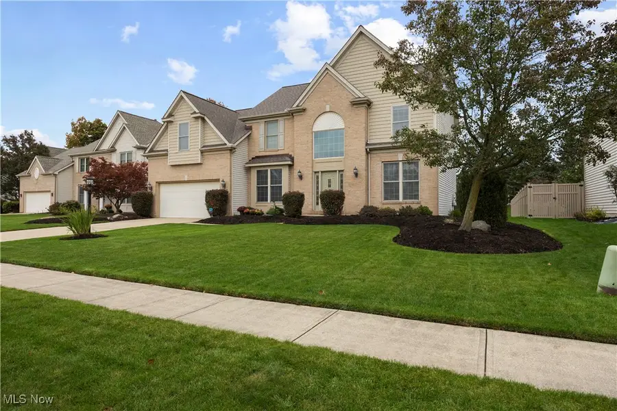 15379 Old Oak Drive, Strongsville, OH 44149 - Image #2