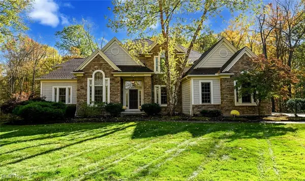 679 Deep Woods Drive, Aurora, OH 44202