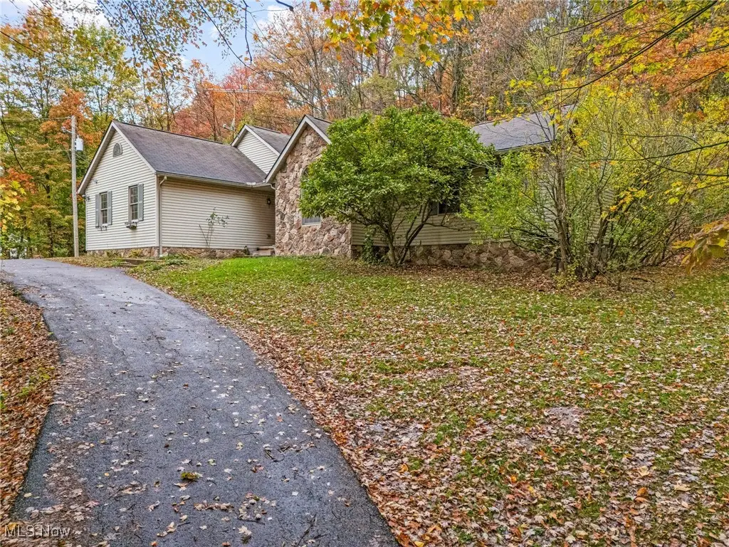 7205 Mapleton Se Street, East Canton, OH 44730 - Image #1