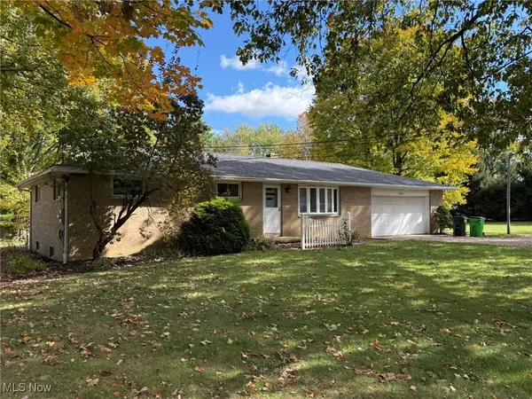 5941 Richville Sw Drive, Navarre, OH 44662