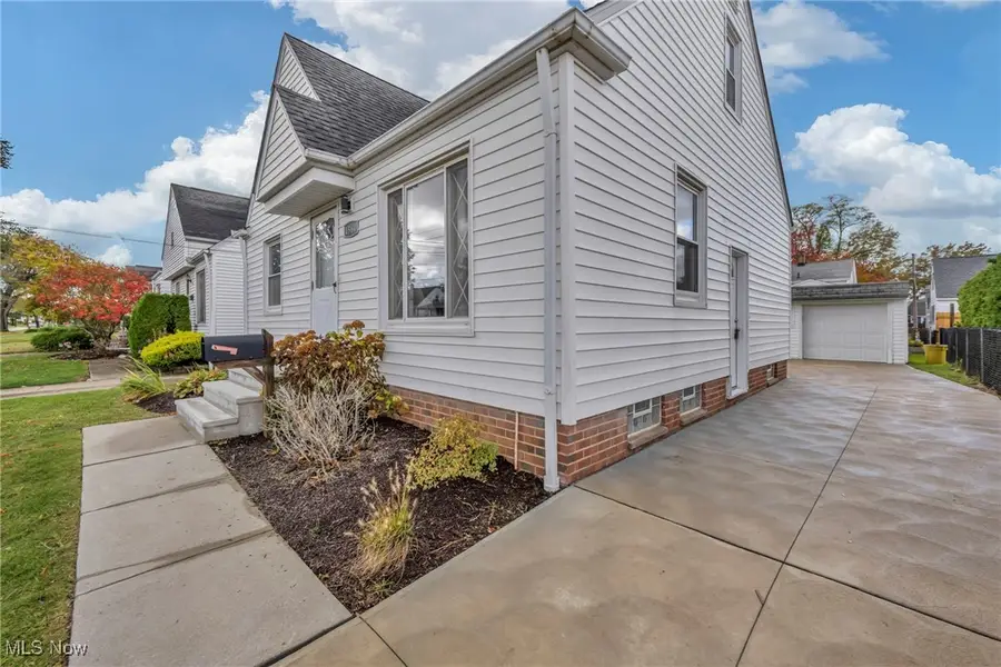 1560 Douglas Road, Wickliffe, OH 44092 - Image #3