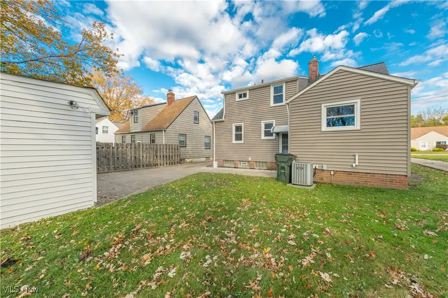 1854 E 300th Street, Wickliffe, OH 44092 - Image #2