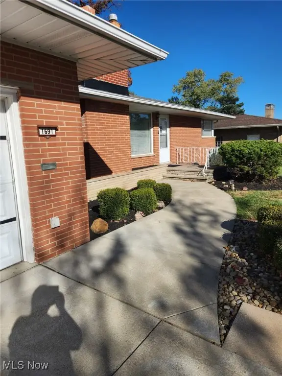 1691 E Parkhaven Drive, Seven Hills, OH 44131 - Image #2