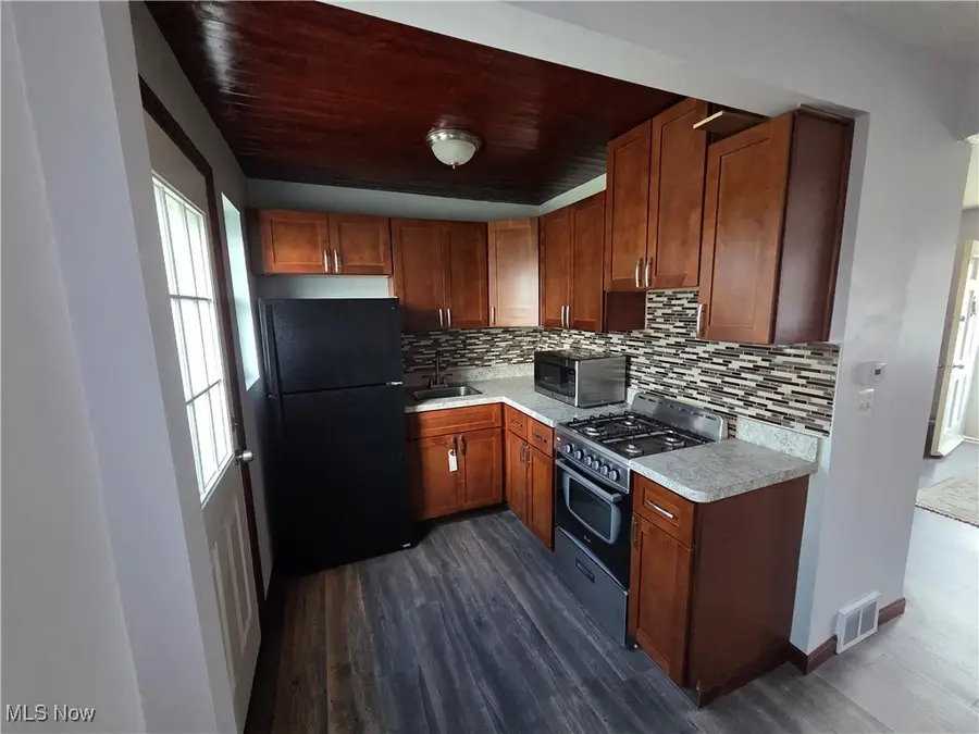 490 Kenwood Drive #B, Euclid, OH 44123 - Image #2