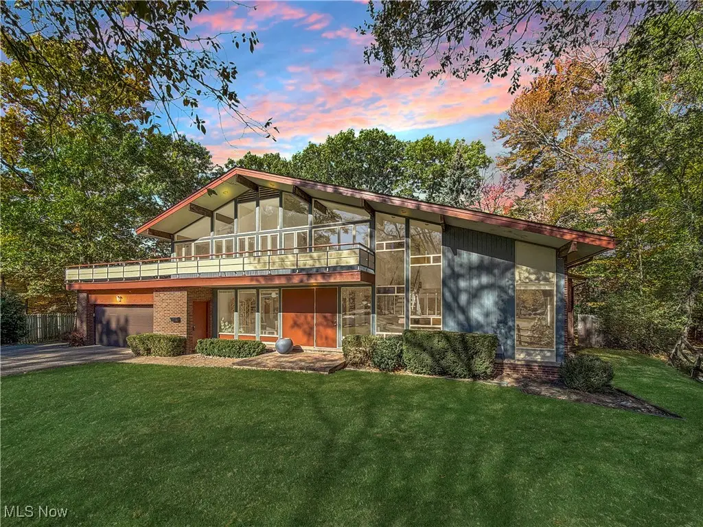 25861 Euclid Chagrin Pkwy, Richmond Heights, OH 44143 - Image #1