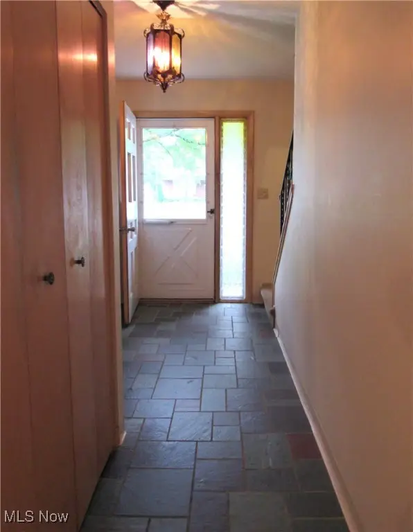 4805 Maple Hill Drive, Seven Hills, OH 44131 - Image #2