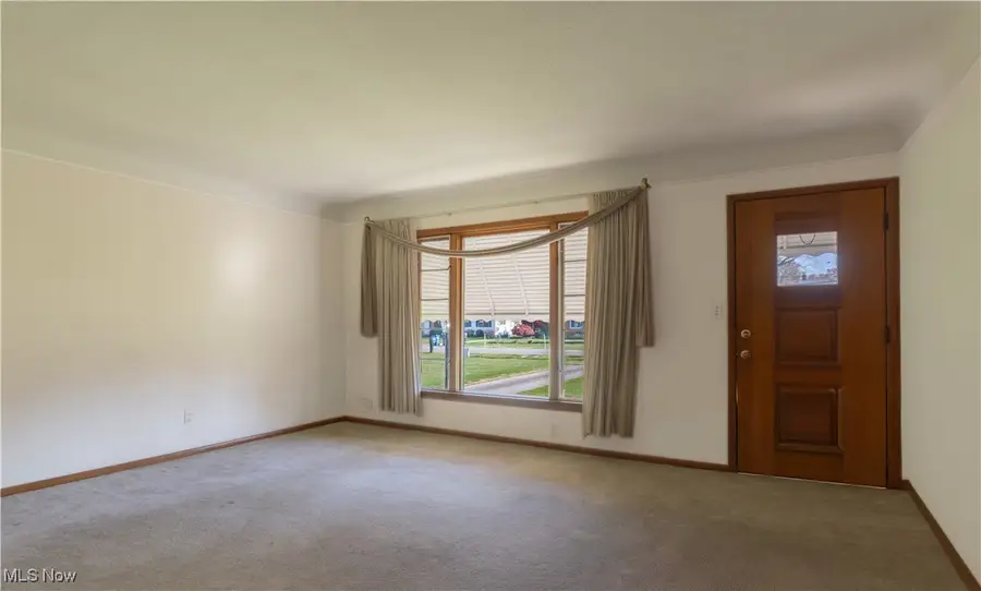 6560 Mackenzie Road, North Olmsted, OH 44070 - Image #2