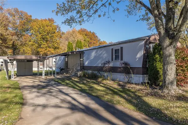 20 Grand Blvd, Olmsted Falls, OH 44138