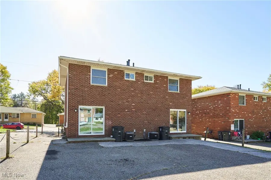 923-925 Rosamond Avenue, Akron, OH 44307 - Image #2