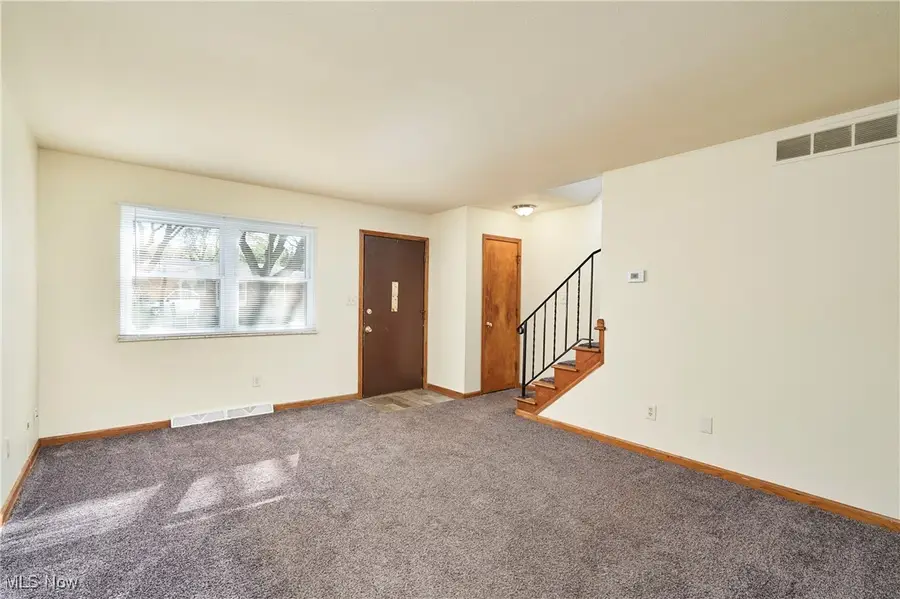 923-925 Rosamond Avenue, Akron, OH 44307 - Image #3